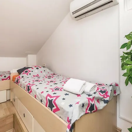 Two-bedroom In Pag 아파트 파그