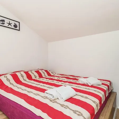 Two-bedroom In Pag 아파트