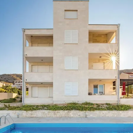 Two-bedroom In Pag *